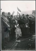 1940 Nagyszalonta, Országzászló avatási ünnepség, hátoldalán feliratozva, 17,5x12 cm / Salonta, Inauguration of the Hungarian flag, 17,5x12 cm