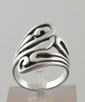 Ezüst(Ag) áttört gyűrű, jelzett, deformációval, méret: 58, nettó: 7 g