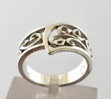 Ezüst(Ag) áttört  gyűrű, jelzett, méret: 58, nettó: 5,3 g