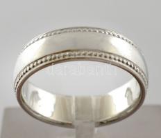Ezüst(Ag) mintás  karikagyűrű, jelzett, méret: 55, nettó: 6,4 g