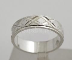 Ezüst(Ag) mintás gyűrű, jelzett, méret: 52, nettó: 2,9 g