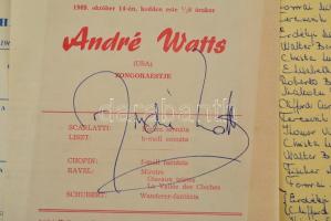 1959 Világsztárok az opera és a zene tájáról. Kb 110 darab aláírás magyar és külföldi hírességektől,...