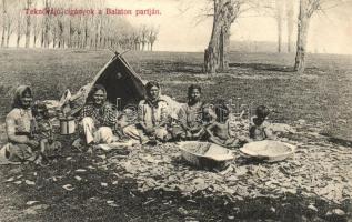 Balatoni teknővájó cigányok, folklór. Kiadja Mérei Ignác (fl)