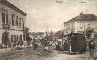 Bánffyhunyad, Huedin; Király utca, piac, Apollo színház, Mocsáry Kálmán üzlete, Abraham M. kiadása / street, market, theater, shop (EK)