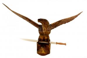Nagyméretű faragott fa turul szobor karddal, szállításhoz a szárnyak levehetők. / Large carved wood Turul statue