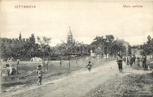 Novigrad, Cittanova; Mura antiche / ancient walls, children (EK)