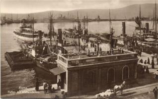 Fiume, Hafen mit Wellendamm / port, ships