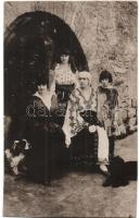 Marie of Romania and her daughters