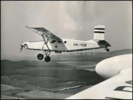 cca 1970 Pilatus Pc-6B1-H2 Turbo Porter légcsavaros vöröskeresztes repülőgép, HA-YDB jelzéssel, 18x24 cm.