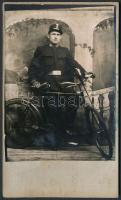 cca 1920 Kerékpáros rendőr, kartonlapra ragasztva, 9x6 cm.