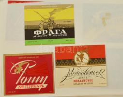 Cca 1970 Szovjet bor- és pezsgőcímke gyűjtemény 680 darab, szépen rendezetten lapokra ragasztva. Min...