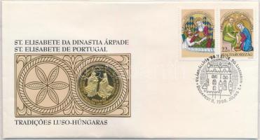 1998. Árpád-házi Szent Erzsébet - Portugáliai Szent Erzsébet aranyozott fém emlékérem felbélyegzett borítékban 1998. július 1. Lisszabon Világkiállítás bélyegzővel T:PP