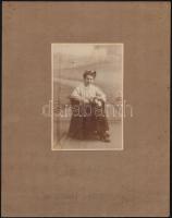 cca 1910 Dr. Köteles Mária szemorvos fotója, feliratozva, kartonra ragasztva, kissé foltos, képméret: 15,5x10,5 cm