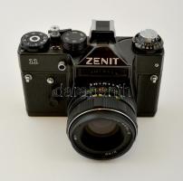 Zenit 11 fényképezőgép Helios 44mm-4 objektívvel, bőr tokkal