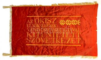 Szocialista munkaversenyben elért eredményért feliratú  vándorzászló. Selyem. 120x60 cm