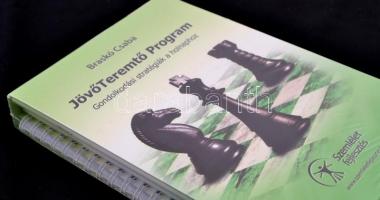 Braskó Csaba: JövőTeremtő Program. Gondolkodási stratégiák a holnaphoz. h.n., (2013), Szemlélet fejl...