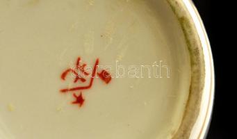 Jelzett kínai fedeles váza, részben kézzel festett, hibátlan, m:13 cm