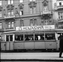 1969 Budapest, mozifilm reklámok villamosokon, 2 db szabadon felhasználható vintage negatív, 6x6 cm