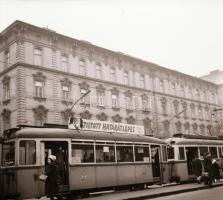 1969 Budapest, mozifilm reklámok villamosokon, 2 db szabadon felhasználható vintage negatív, 6x6 cm