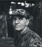 cca 1958 Diósgyőri martinászok, 4 db vintage fotó Kotnyek Antal (1921-1990) fotóriporter hagyatékábó...