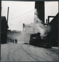 cca 1958 Diósgyőri martinászok, 4 db vintage fotó Kotnyek Antal (1921-1990) fotóriporter hagyatékábó...