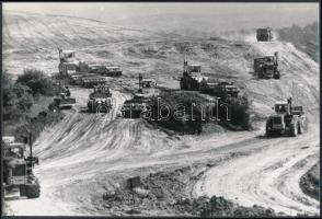 cca 1983 Külszíni szénbányák előkészítő földmunkálata Bajna és Vértessomló határában, 16x24 cm