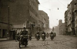 cca 1948 Budapesti motoros felvonulás, motoros verseny és egy autójavító műhelyben készült felvétele...