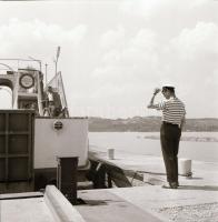 1966 Balatoni kompon készült felvételek, 8 db vintage negatív Kotnyek Antal (1921-1990) fotóriporter...