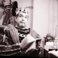 cca 1962 Budapest, Nemzeti Színház + Gábor Miklós portréja a Hamletben,  4 db vintage negatív Kotnye...