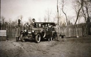 cca 1930 Különféle automobilokat ábrázoló negatívok tétele, 6 db szabadon felhasználható vintage negatív, 4x6 cm és 6x9 cm