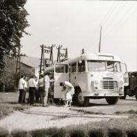 cca 1965 Különféle autóbuszokat ábrázoló negatívok tétele, 5 db szabadon felhasználható vintage nega...