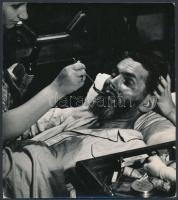 cca 1950 Portrék, csoportképek, eseményfotók vegyesen, 13 db vintage fotó Tiszavölgyi József fotórip...