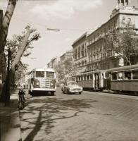 cca 1965 Budapest, 7-es autóbusz forgalomban, szabadon felhasználható vintage negatív, 6x6 cm