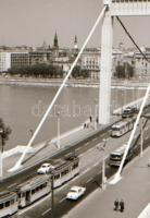 cca 1968 Budapest, villamosok az Erzsébet hídon, szabadon felhasználható vintage negatív, 6x6 cm