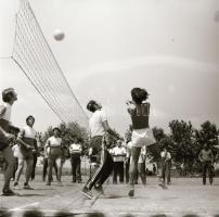 cca 1967 Agárd MABEOSZ SE sporteseményei, sportolói, 13 db vintage negatív Sinka Antal (?-?) hagyaté...