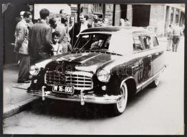 cca 1950 5 db amerikai autókról Budapesten készült fotó, közte Chevrolet Bel Air, kartonra ragasztva...