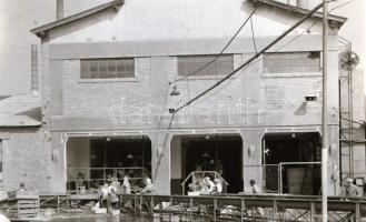 cca 1965 Kecskeméti városképek, épületfotók, 13 db vintage negatív Medgyesi László (?-?) kecskeméti fotóművész hagyatékából, 6x6 cm és 6x9 cm