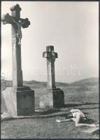 cca 1973 Vezeklés, jelzés nélküli, vintage fotóművészeti alkotás, 24x17 cm / erotic photo, 24x17 cm