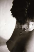 cca 1972 Váratlan vendég váratlan óhaja, 33 db vintage negatív, szolidan erotikus felvételek, 24x36 ...