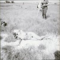 1986 Pákozd, nád és virág feliratú negatívtartóban 11 db vintage negatív, szolidan erotikus felvételek, 6x6 cm