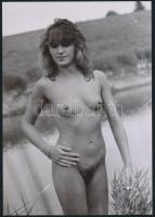 cca 1979 Közös nevező a fényképezőgép volt, 4 db szolidan erotikus fénykép, korabeli negatívokról ké...