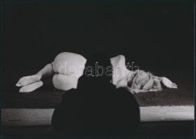 cca 1973 Egy sötét színpad fényes csillaga, 5 db szolidan erotikus fénykép, korabeli negatívokról ké...