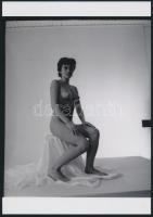 cca 1978 Lapok Éva portfóliójából, 4 db szolidan erotikus fénykép, korabeli negatívokról készült mai...