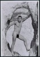 cca 1977 Kendőzetlen valóság, 4 db szolidan erotikus fénykép, korabeli negatívokról készült mai nagy...