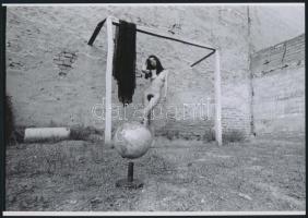 cca 1976 Kapusok játék közben, 4 db szolidan erotikus fénykép, korabeli negatívokról készült mai nag...