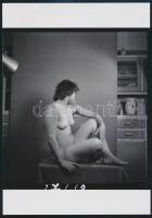 cca 1971 Nyuszi a kalapban, 3 db szolidan erotikus fénykép, korabeli negatívokról készült mai nagyít...