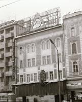 cca 1970 Budapesti épületekről készült negatív felvételek, az épületek címe feliratozva a tasakon, h...