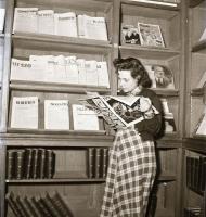 cca 1963 Budapest, Országgyűlési Könyvtár, Kotnyek Antal (1921-1990) fotóriportja, 9 db vintage negatív a szerző hagyatékából, 6x6 cm