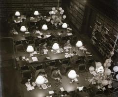 cca 1963 Budapest, Országgyűlési Könyvtár, Kotnyek Antal (1921-1990) fotóriportja, 9 db vintage nega...