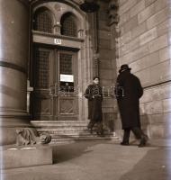 cca 1963 Budapest, Országgyűlési Könyvtár, Kotnyek Antal (1921-1990) fotóriportja, 9 db vintage nega...